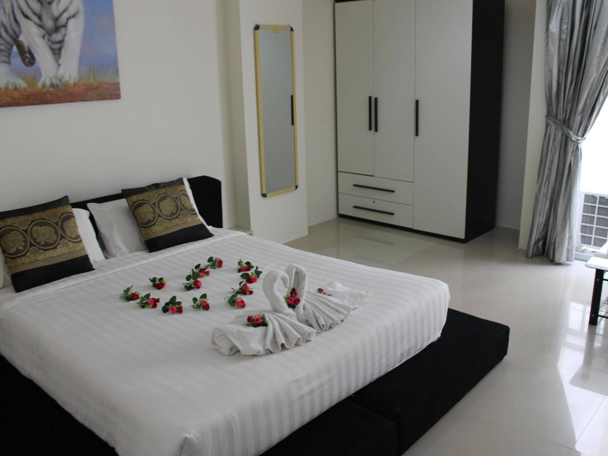 Lars-Lita Residence Patong Luaran gambar