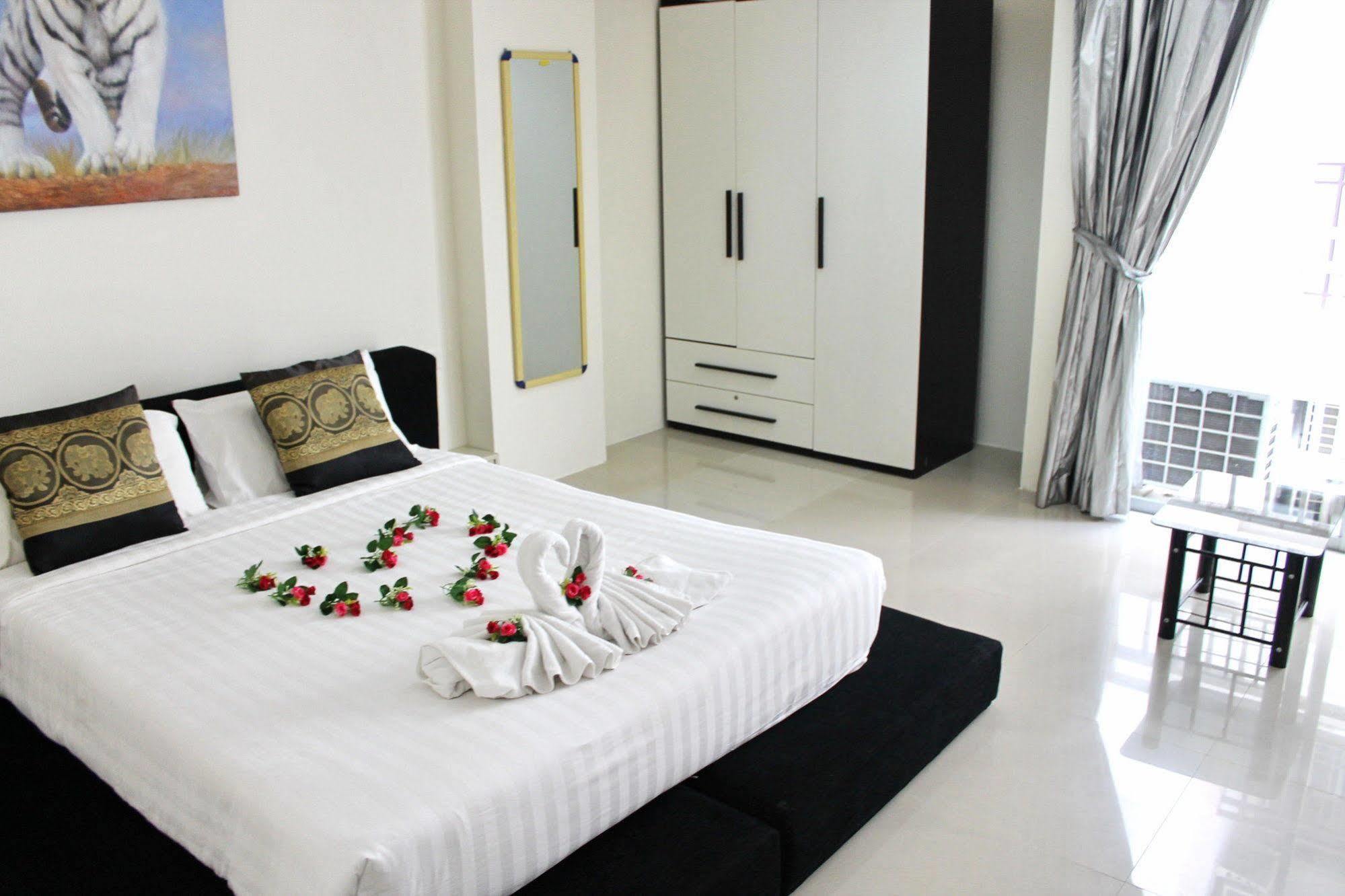 Lars-Lita Residence Patong Luaran gambar